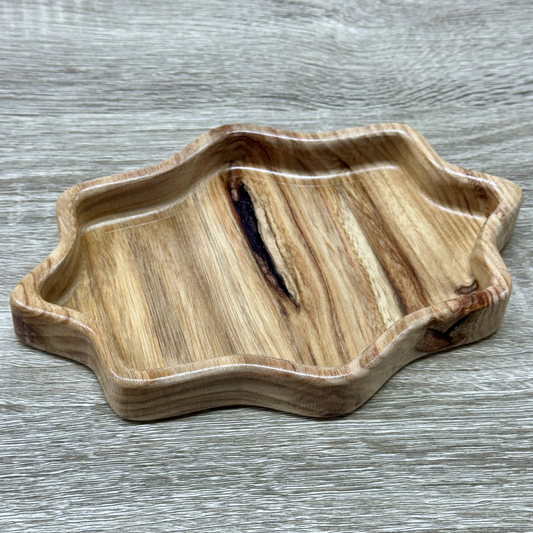 Wooden tray with wavy edges