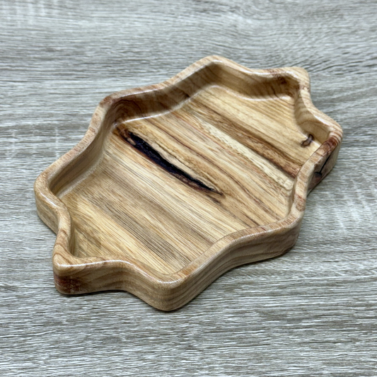 Wooden tray with wavy edges