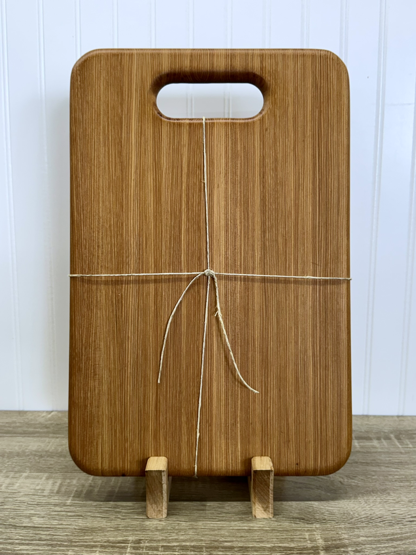 "Handled" 12"x18" Cutting Board