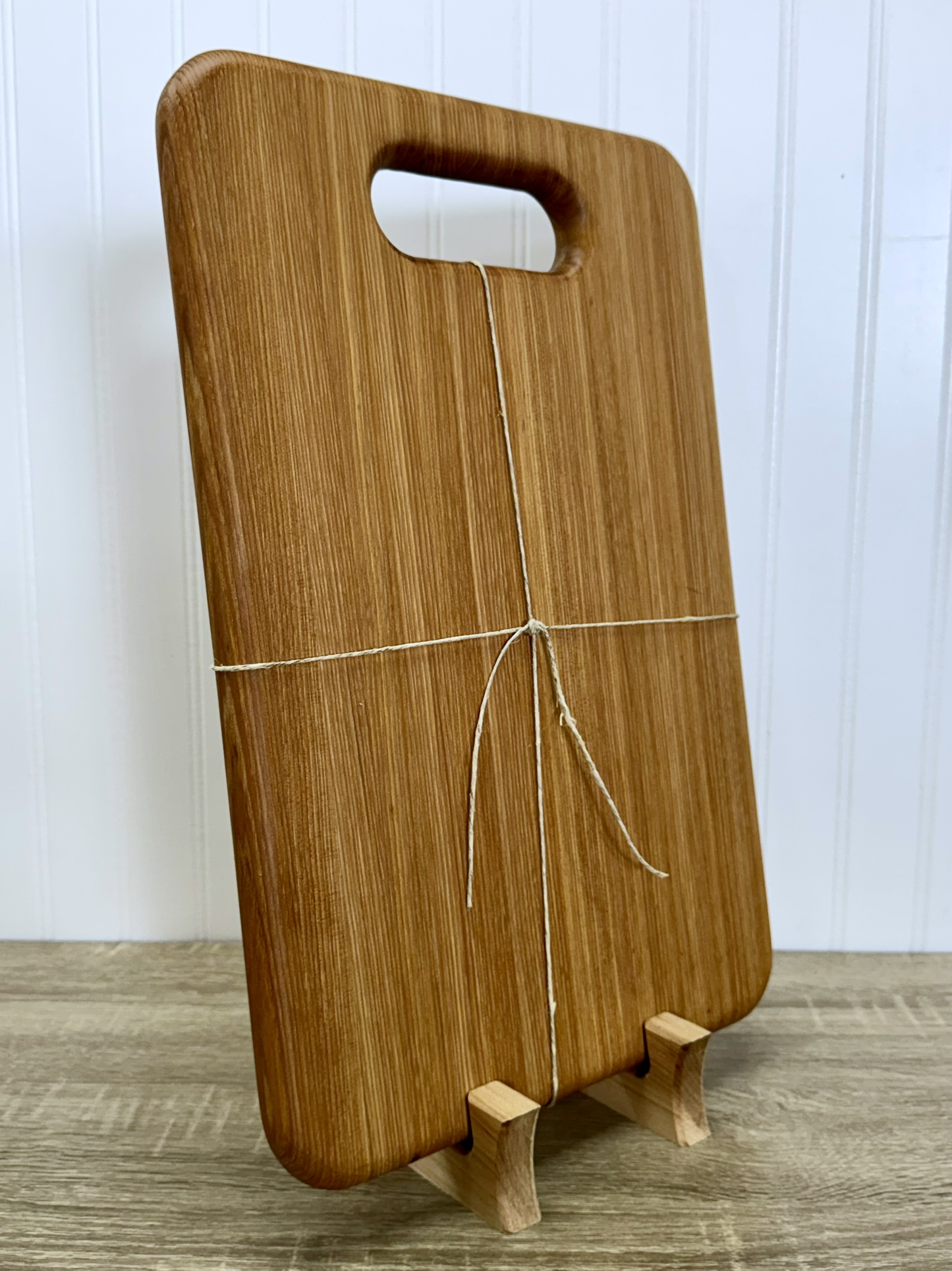 "Handled" 12"x18" Cutting Board