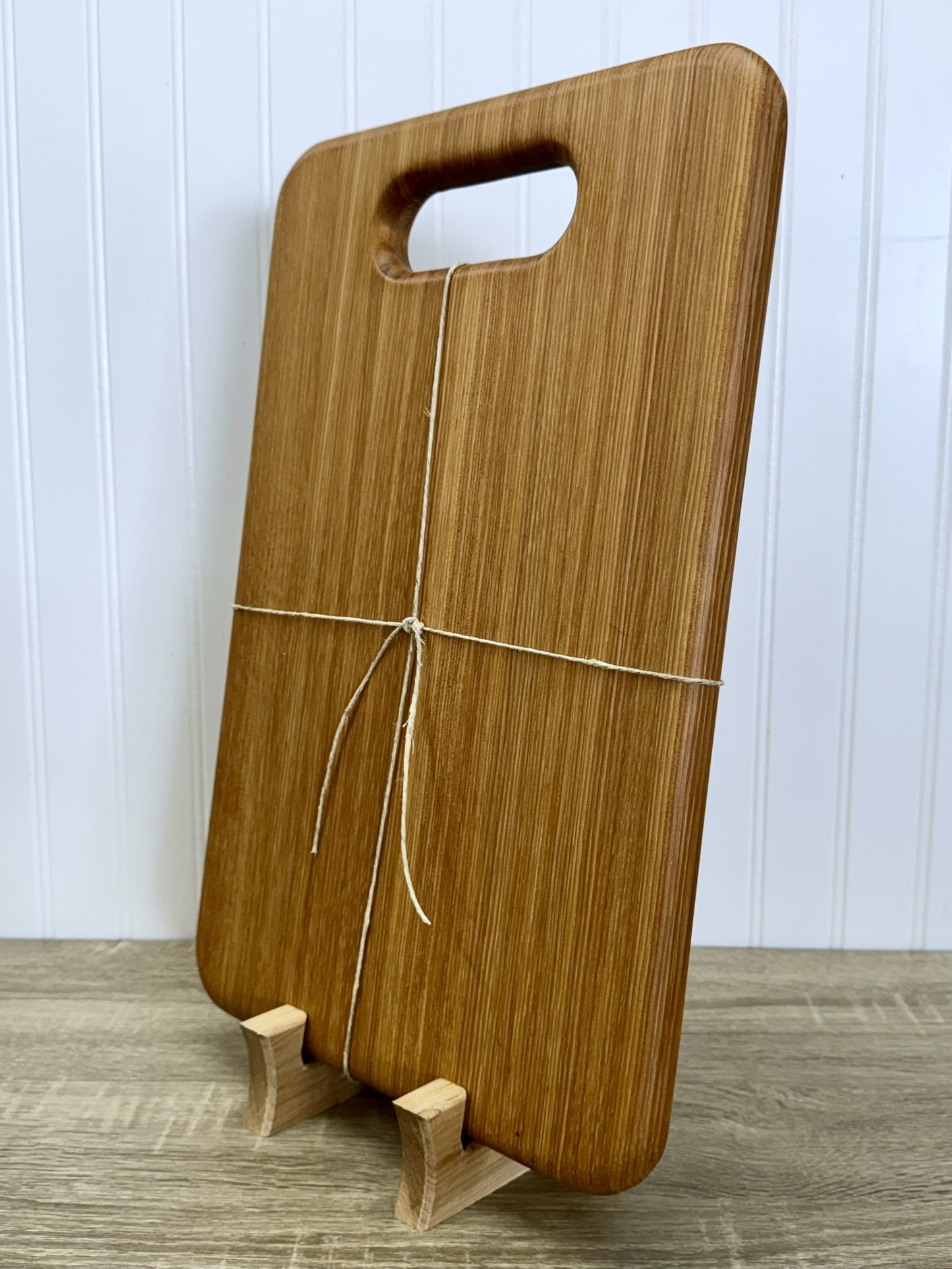 "Handled" 12"x18" Cutting Board